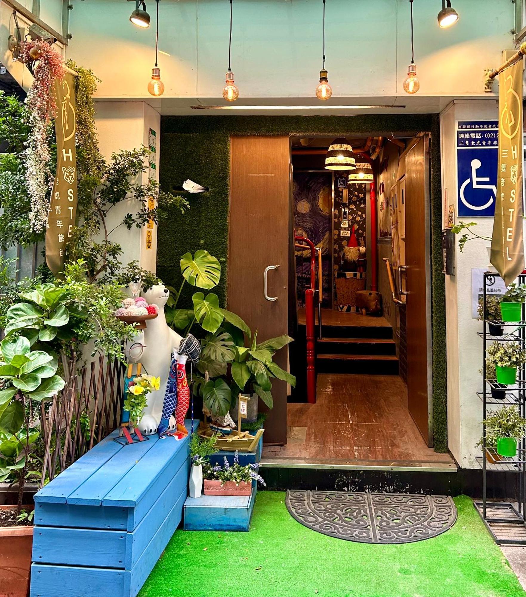 Taipei Triple Tiger Inn Exterior photo
